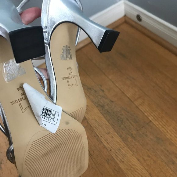 Marc Fisher LTD Dami Strappy Sandal, Size 9.5 in Silver Leather - Picture 2 of 3